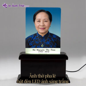 Ảnh thờ pha lê in màu nền xanh bật đèn LED ánh sáng trắng