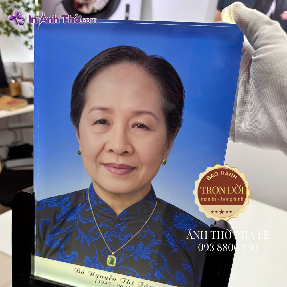 ảnh thờ bà có đèn