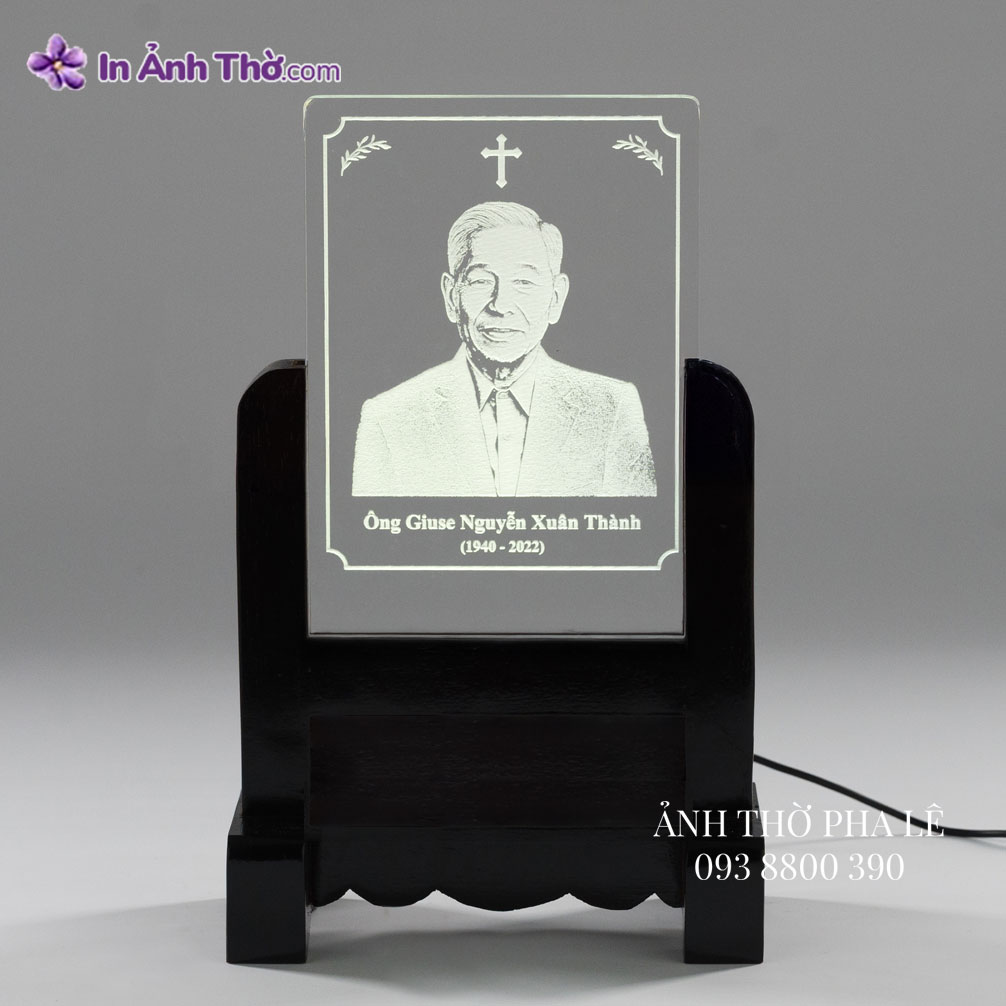 Ảnh thờ pha lê khắc laser bền vĩnh viễn, đế gỗ cao cấp