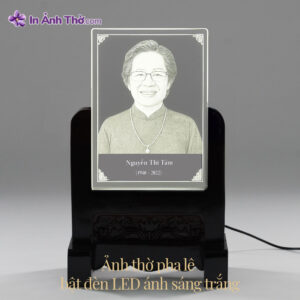 Ảnh thờ pha lê khắc laser LED trắng, khung gỗ đen, góc chụp chính diện