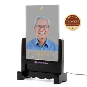 Nơi làm ảnh thờ pha lê in màu Công giáo, đế gỗ chạm khắc tinh xảo