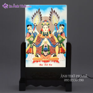 Mặt pha lê trong suốt, hiển thị rõ hình Thánh Mẫu Cửu Thiên Huyền Nữ