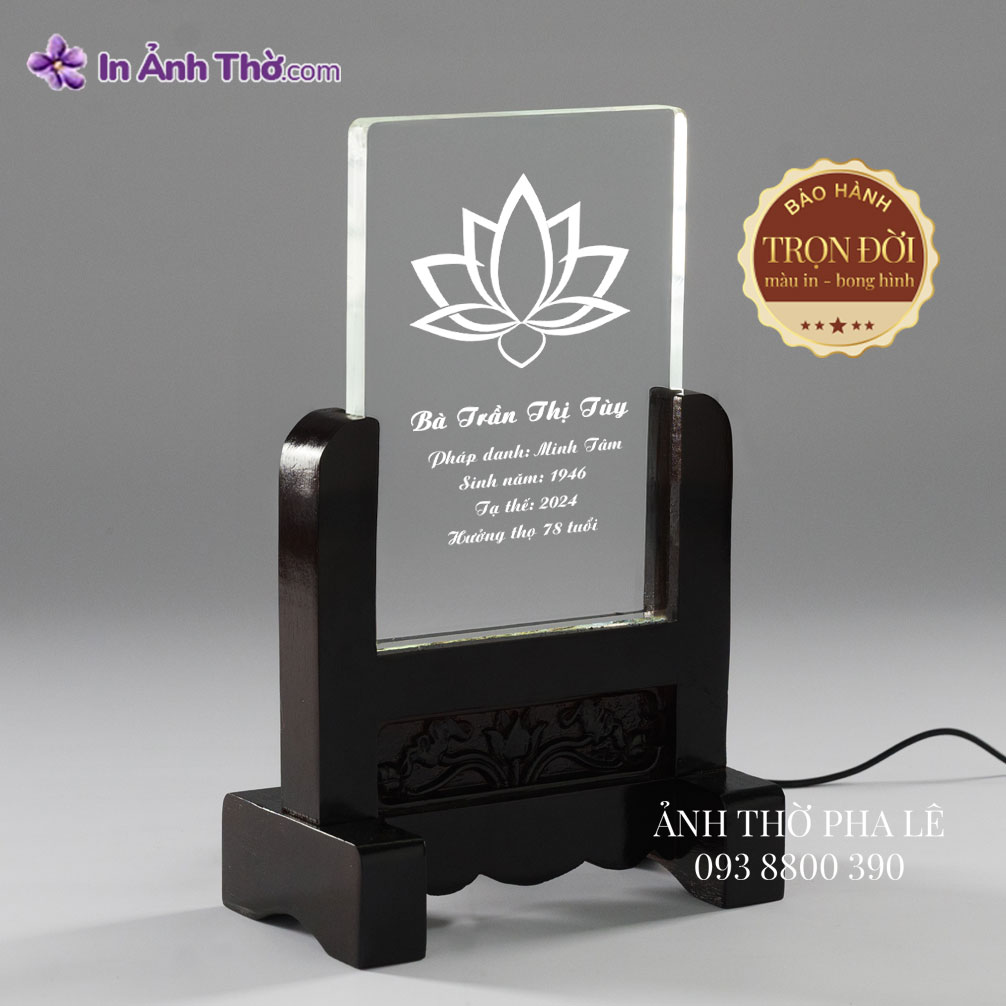 Bài vị thờ pha lê khắc chữ hoa sen trang nghiêm