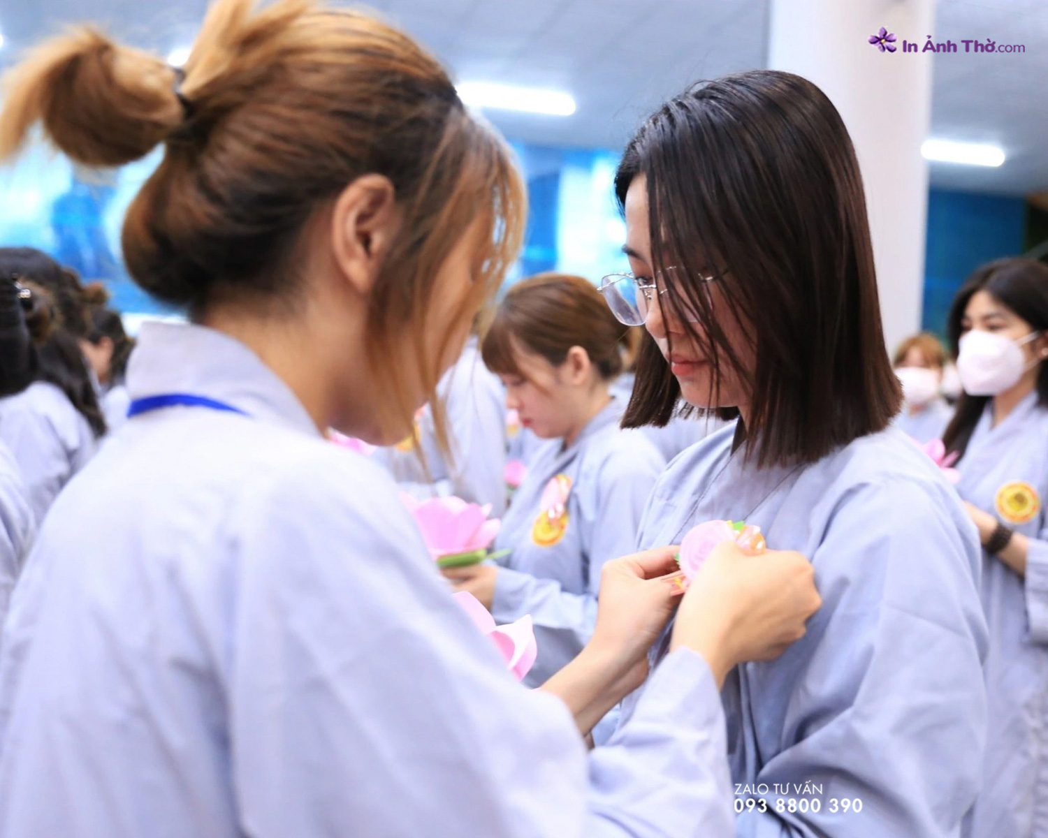 Cài hoa mùa Vu Lan