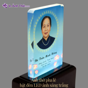 Cạnh hông ảnh thờ pha lê phát sáng tuyệt đẹp