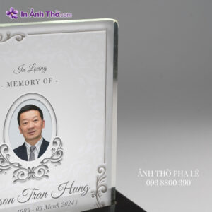 Chi tiết cạnh ảnh thờ pha lê Công giáo hoa văn xám