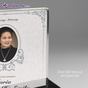 Chi tiết cạnh ảnh thờ pha lê Công giáo hoa văn