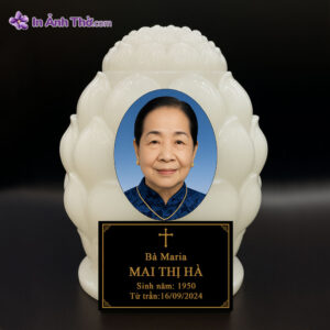 Hình in dán lên hũ cốt để nhà thờ trang trọng