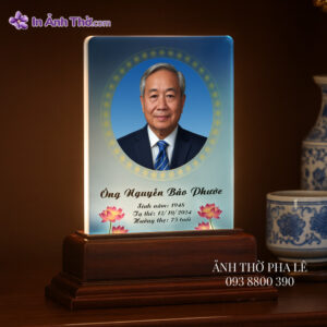 Ảnh thờ pha lê trang nghiêm trên bàn thờ gia đình