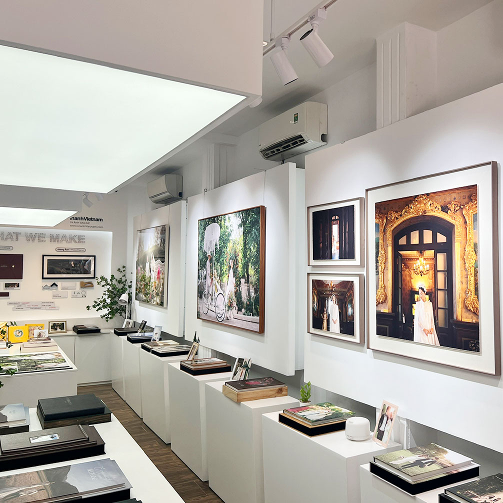 Showroom hiện đại, sáng và tinh tế – nơi khách hàng chọn ảnh thờ với sự an tâm tuyệt đối
