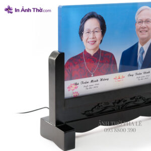 Ảnh thờ vợ chồng pha lê – nhìn nghiêng trái, đế gỗ cao cấp, pha lê bo góc sắc nét