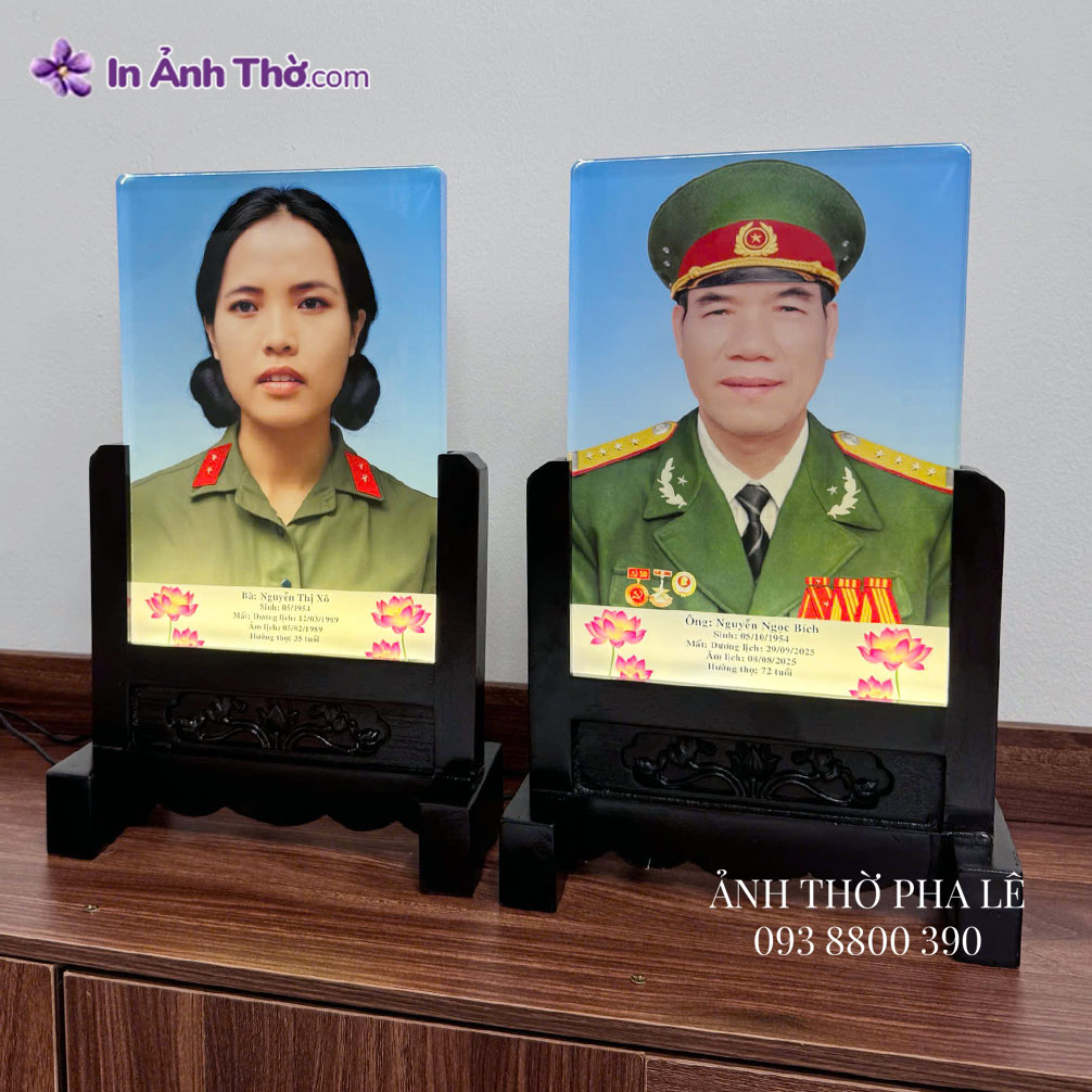 Ảnh thờ mặc trang phục bộ đội, công an