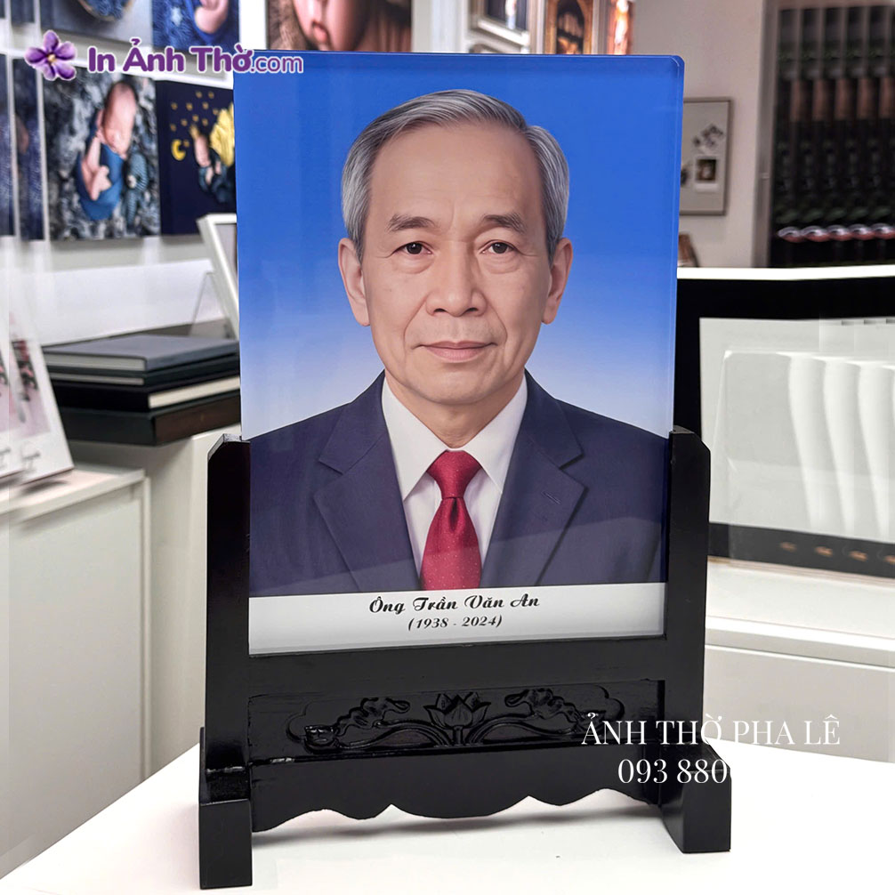 Ảnh thờ pha lê kích thước lớn 25x35 cm chân dung nam mặc quân vest