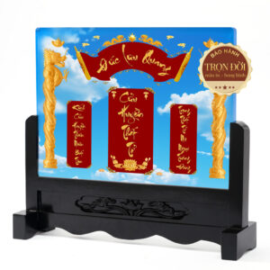 Ảnh thờ pha lê Cửu Huyền Thất Tổ nền xanh, đế gỗ chạm hoa văn, thiết kế trang nghiêm.