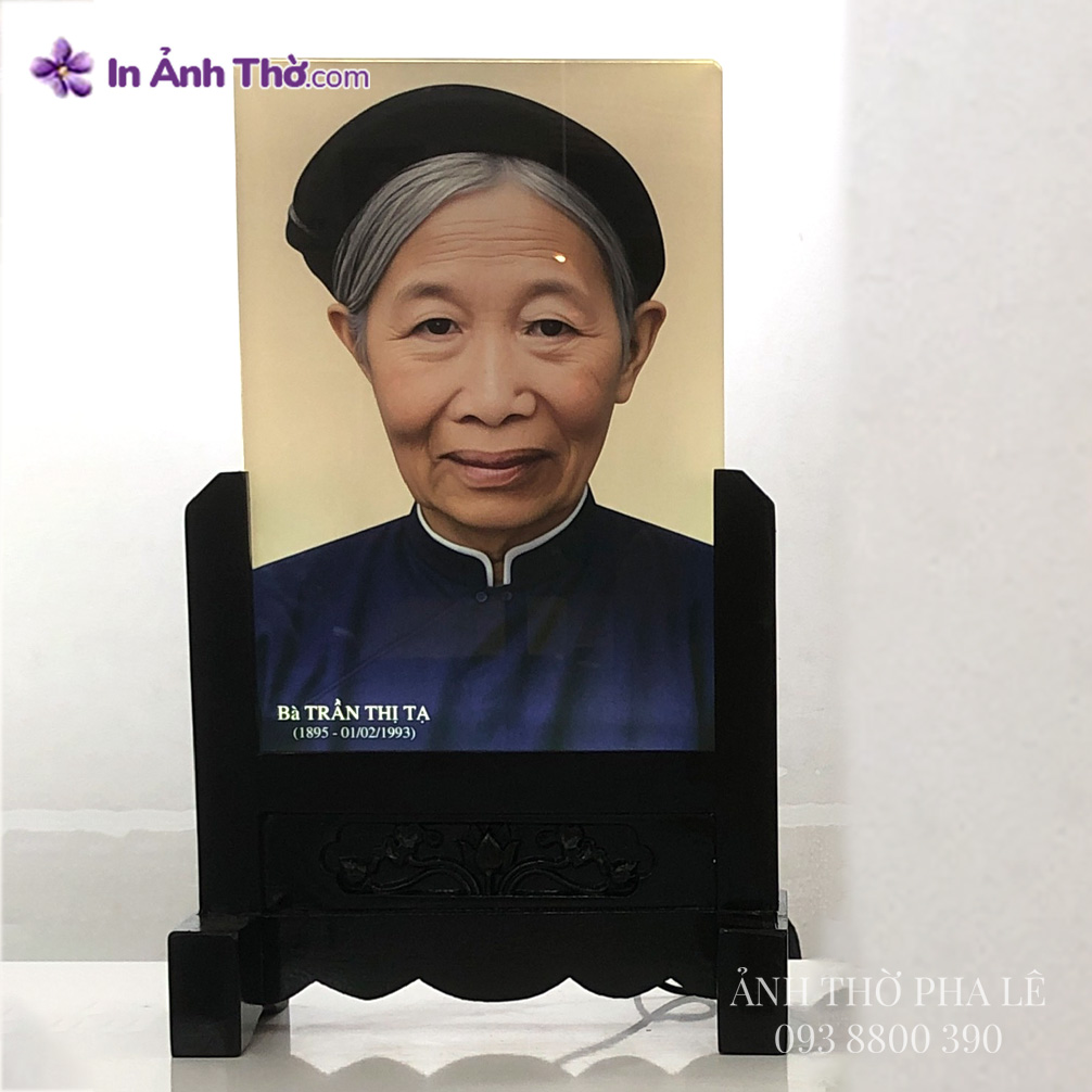 Ảnh thờ pha lê bà mặc áo dài Việt phục xưa