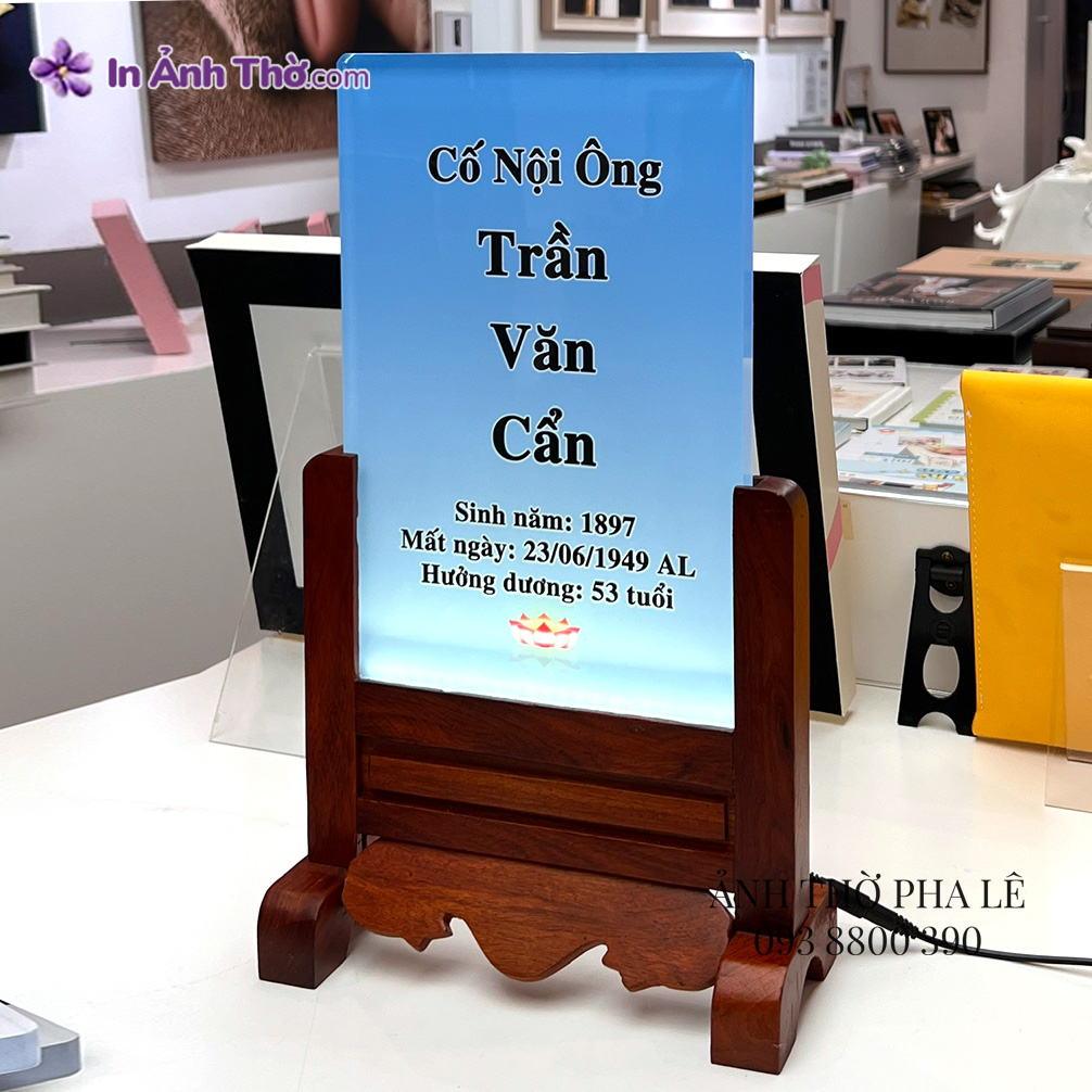 Ảnh thờ cho người có ảnh được thiết kế trang trọng