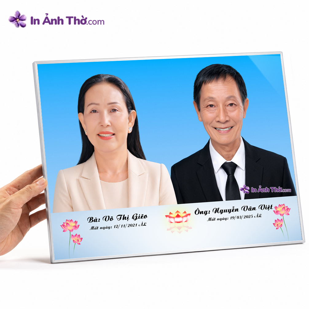 Trên tay sản phẩm ảnh thờ khung Titan trang trọng
